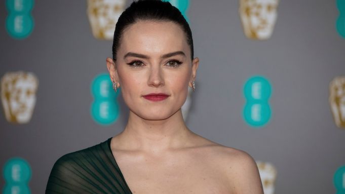 Daisy Ridley In Talks To Star In Thriller ‘The Ice Beneath Her’ For STX, ‘American Sniper’ Producer Andrew Lazar & Directors Radio Silence